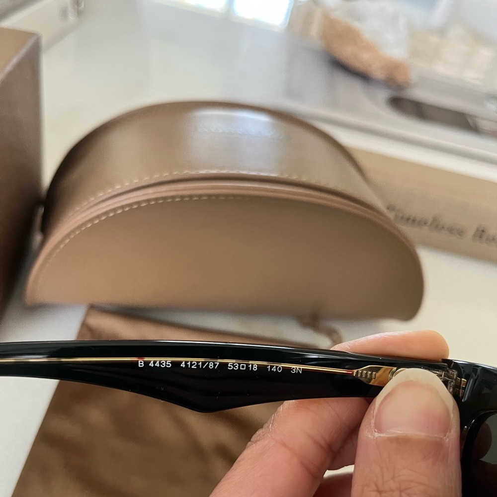 Burberry sunglasses - Picture 6 of 13